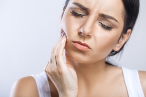 woman with hurting tooth